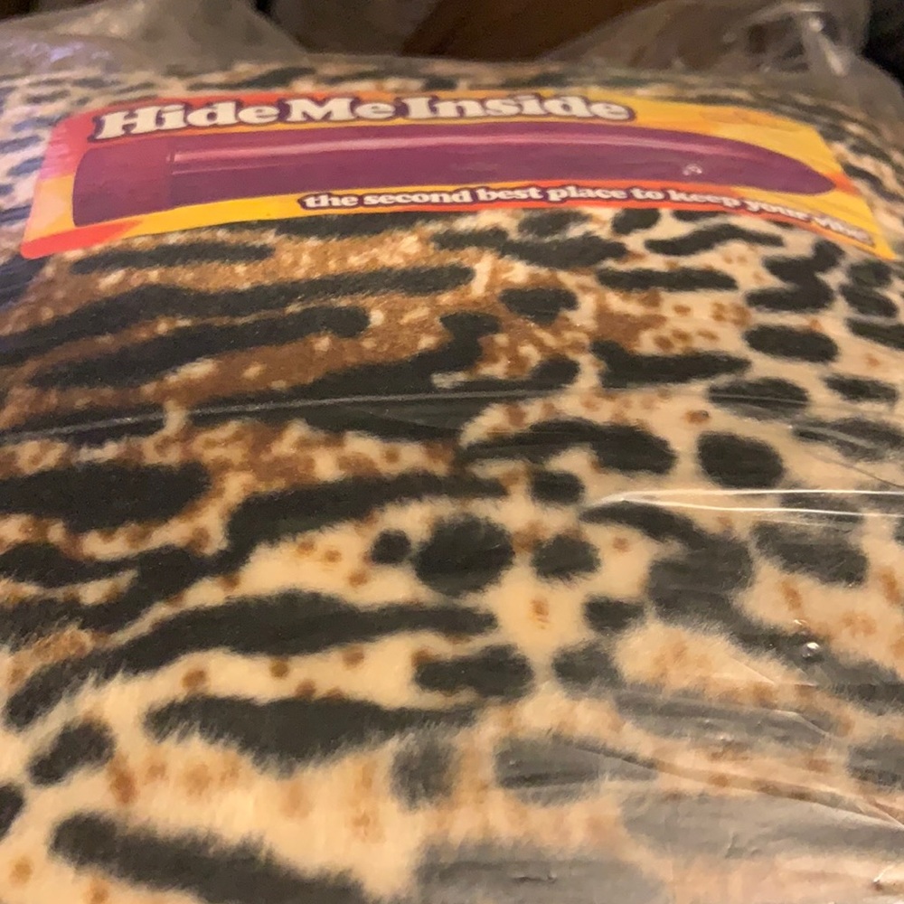 Hide your vibe Zipper Pillow